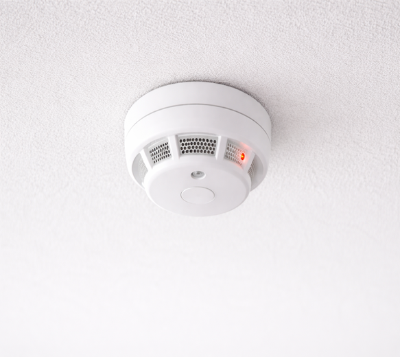Detector de fumaça instalado no teto